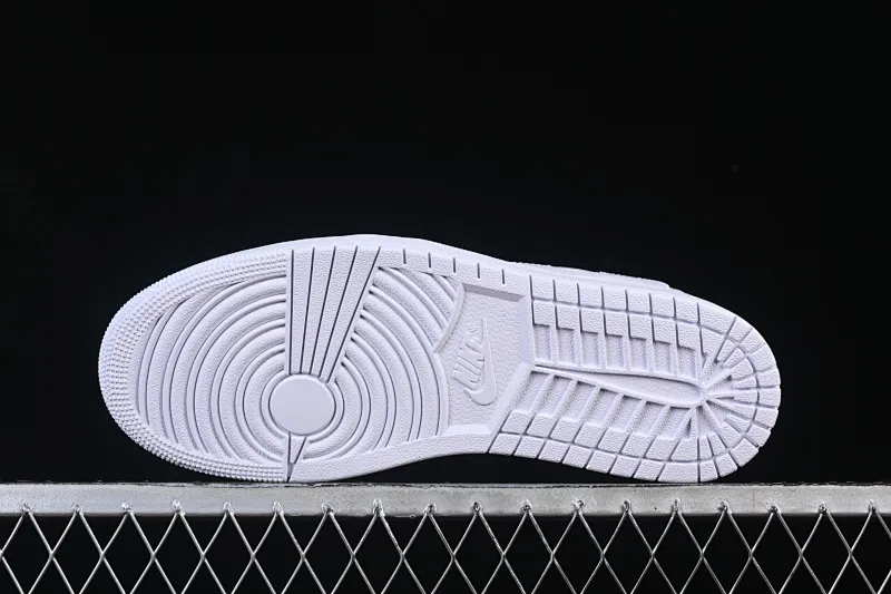 All categories Air Jordan Jordan series basketball shoes Air Jordan 1 Low foreign trade version Travis Scott x Fragment Design x Air Jordan 1 Low OG SP AJ1 Joe 1 family and friends limited pure white low-top cultural casual sneakers TD1228-111